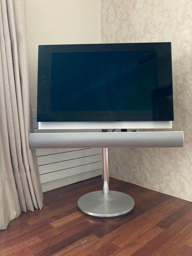 TV Bang & Olufsen BeoVision 40 motorizada