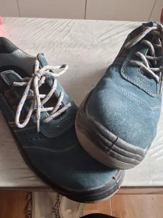 Zapatos seguridad punta acero T42.usadas 1 vez