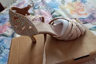 Zapatos de baile tacón beige y oro