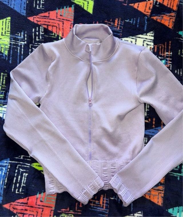 Conjunto deportivo lila