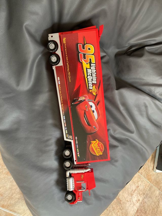 Camión de Rayo McQueen con Coches de la película