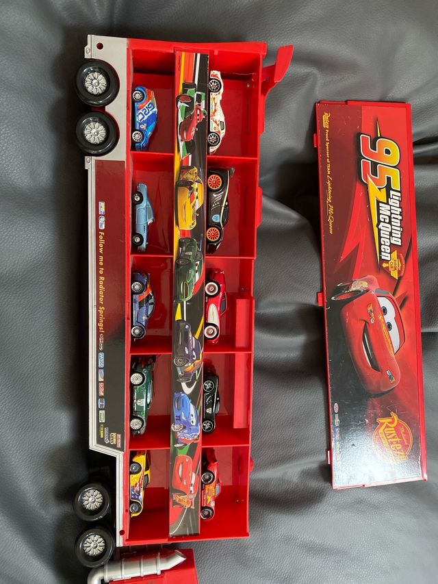 Camión de Rayo McQueen con Coches de la película