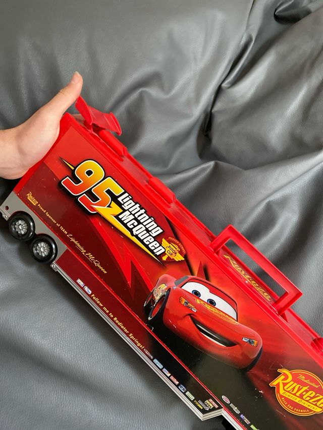 Camión de Rayo McQueen con Coches de la película
