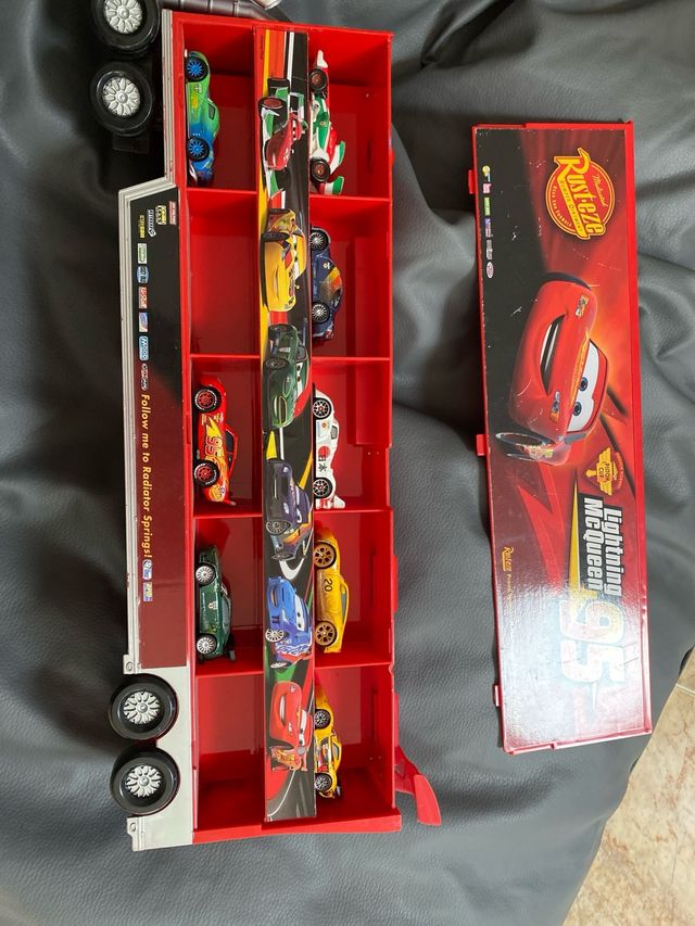Camión de Rayo McQueen con Coches de la película