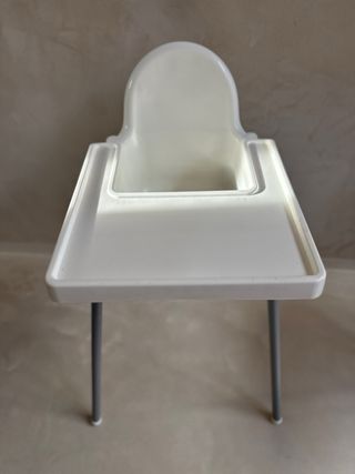 Seggiolone con vassoio e cintura