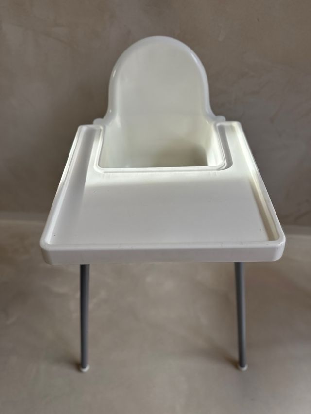 Trona con bandeja y cinturón