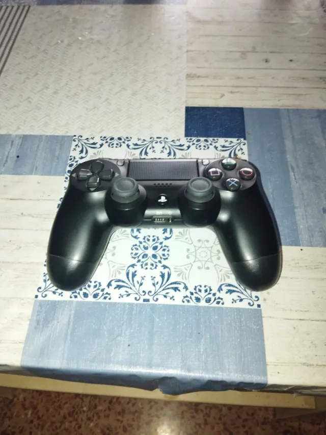 Consola Sony PS4 Slim Negra 500 Gb ( Completa )