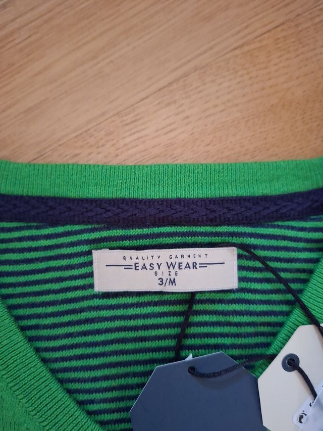 Jersey verde cuello pico