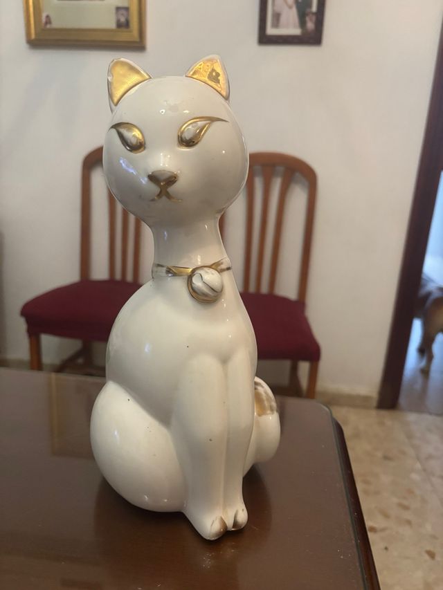 Figura Gato Cerámica Blanco y Dorado