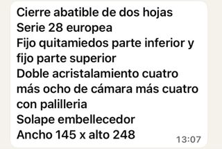 Ventanas blancas de aluminio con palilleria 