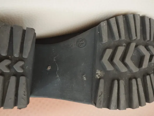 Botines negros con cremallera