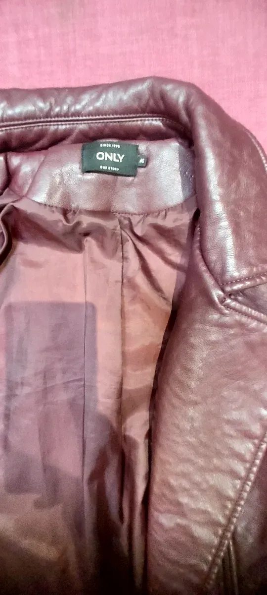 Chaqueta Piel Only, Talla 40, color Vino (morado)
