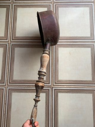 Cazo de cobre siglo XIX con mango de madera