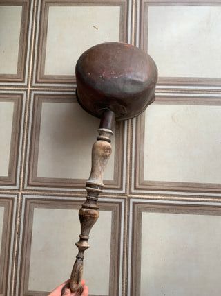 Cazo de cobre siglo XIX con mango de madera