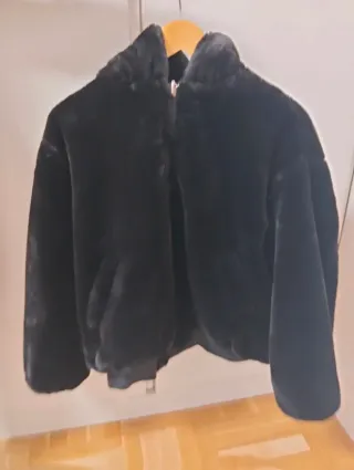 Chaqueta bomber de pelo reversible negra