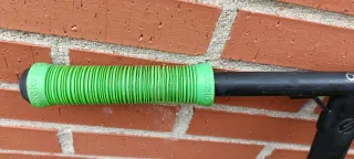 Patinete freestyle verde y plateado