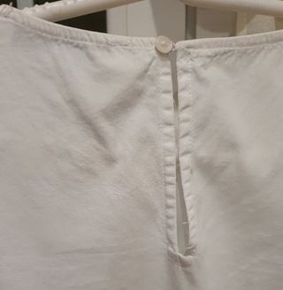 Blusa Mango bordada flores manga acampanada