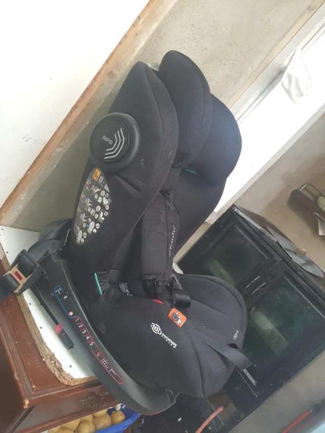 Silla de coche negra