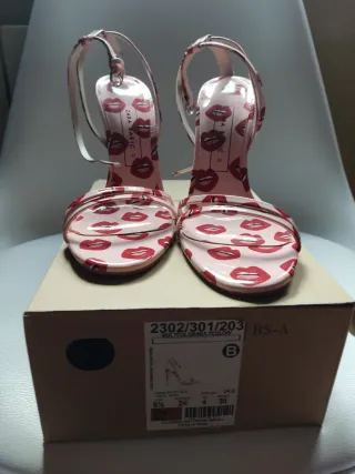 Sandalias Zara Tacón Estampado Labios Talla 37