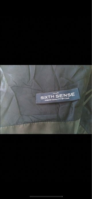 Vestido de fiesta azul con detalles plateados