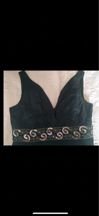 Vestido de fiesta azul con detalles plateados