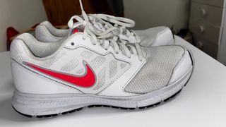 Zapatillas Nike Blancas y Rojas