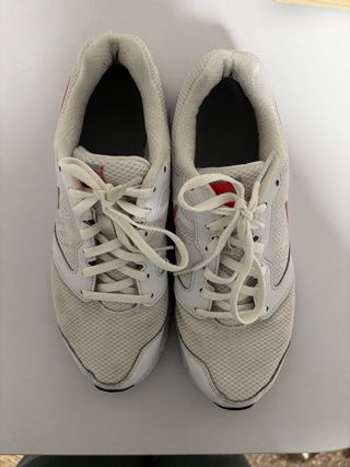 Zapatillas Nike Blancas y Rojas