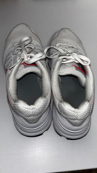 Zapatillas Nike Blancas y Rojas