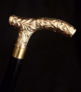 Bastón en "T" en bronce dorado. Perfecto estado