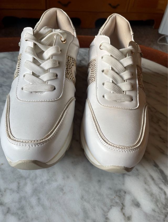 Zapatillas D'ANGELA Blancas y Doradas Mujer