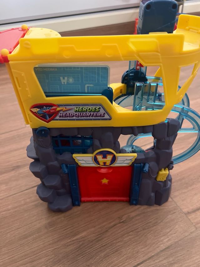 Cuartel Héroes SuperThings