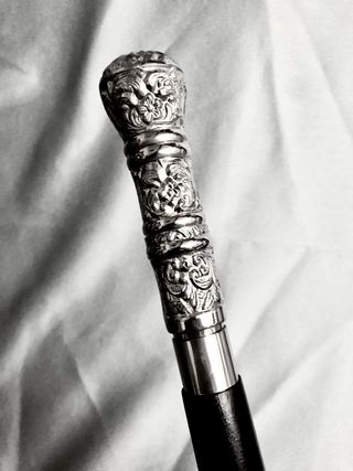 Elegante bastón de embajador en bronce plateado