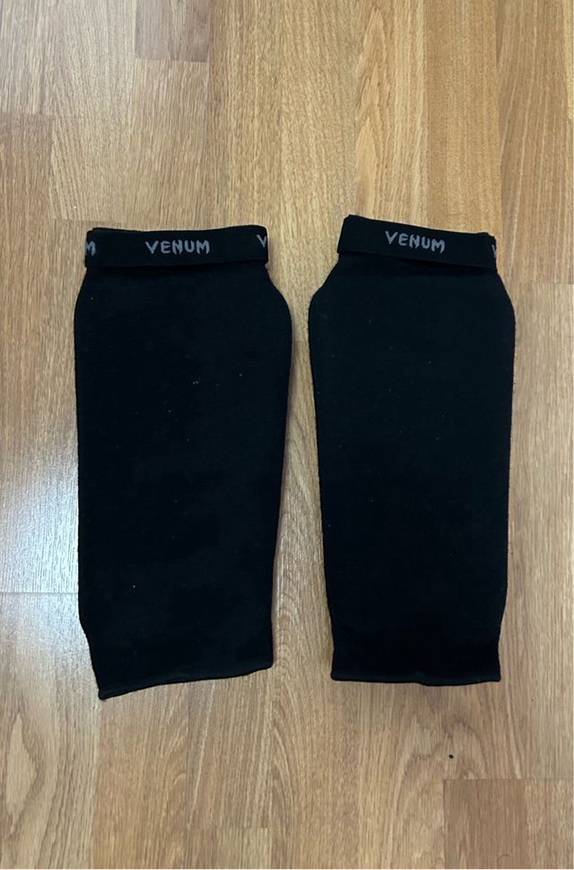 Tibiales Venum Negros