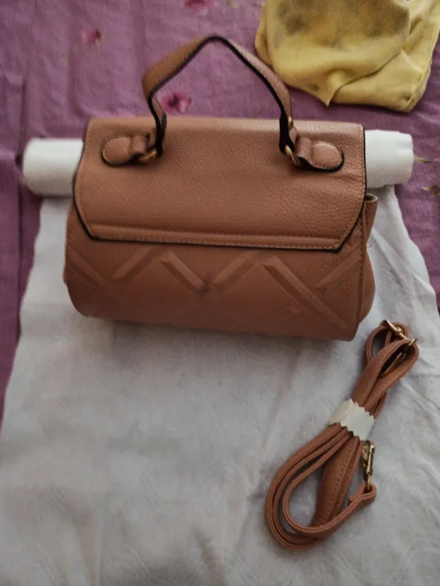 Bolso de señora beige y marrón