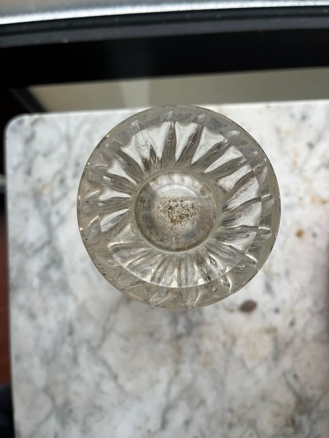 Vaso di vetro trasparente