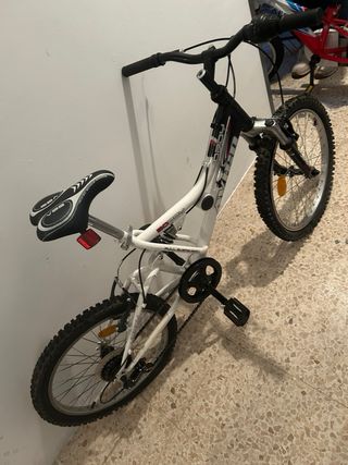 Bicicleta infantil blanca y negra