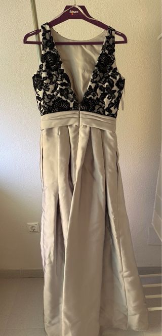 Vestido de fiesta negro y plateado