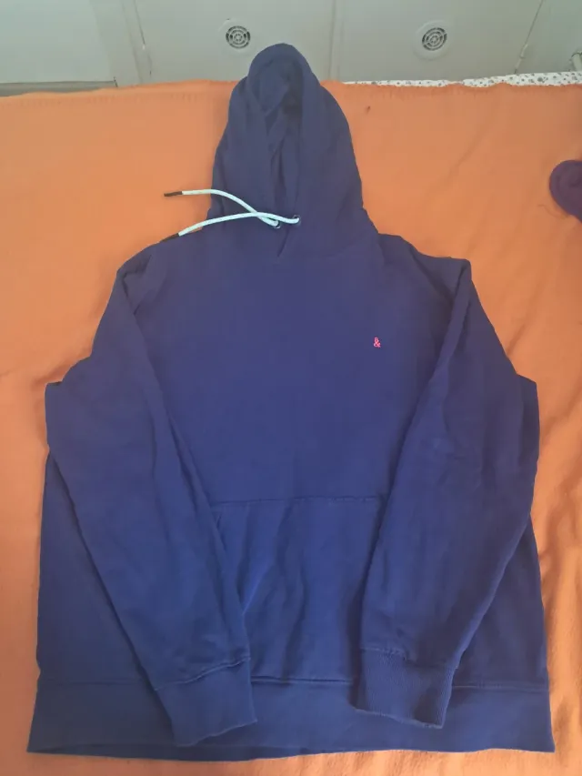 Sudadera azul con cordones