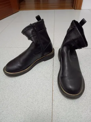 Botines negros de niña