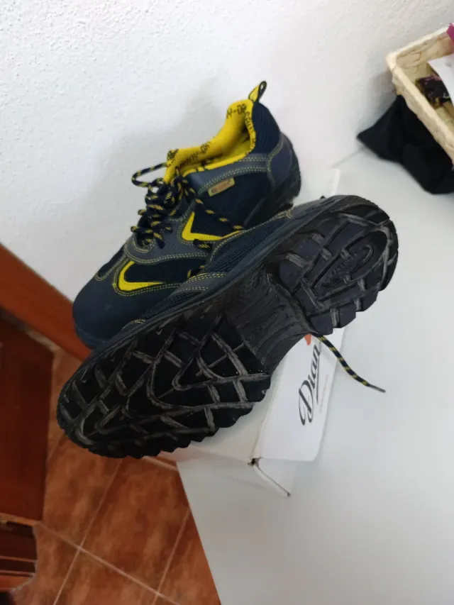 Zapatos de seguridad DIAN Talla 44