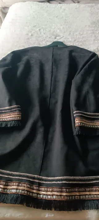 Chaqueta Zara ante con detalles dorados