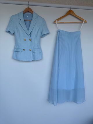 Conjunto blazer y falda plisada azul