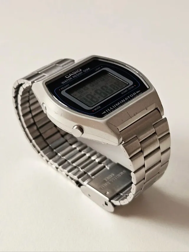 Reloj Casio digital de acero