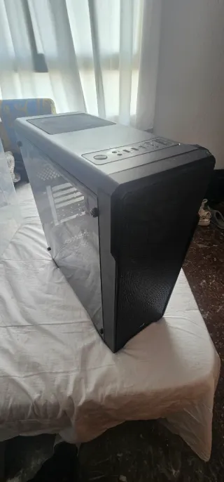Caja PC Gaming con Ventana Lateral
