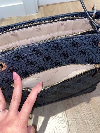 Bolso Guess Negro y Gris