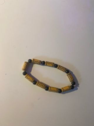 Set di vari braccialetti: gioielli e stili