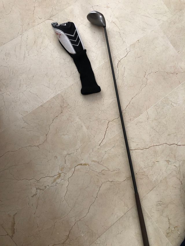 Palo de golf con funda