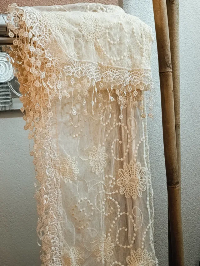 Fular de encaje crema