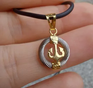 Ciondolo ancora con oro giallo 750