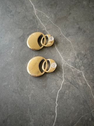 Pendientes doble aro esmaltados azul y dorados